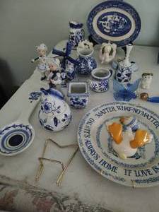 lot 350 image: Collection Of Blue And White Style Dishware And Dcor