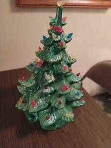 lot 5 image: Ceramic Christmas Tree