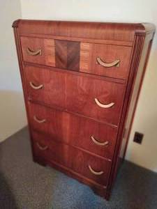 lot 9 image: Vintage Waterfall Chest Dresser
