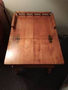 lot 11 image: Vintage Storage End Table