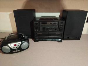 lot 18 image: Emerson Compact Stereo Center and Jensen CD PlayerRadio