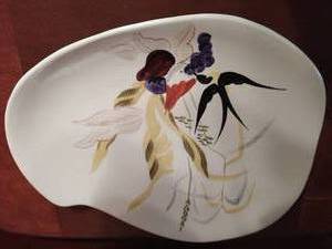 lot 22 image: Red Wing Platter & Unmarked Beanpot