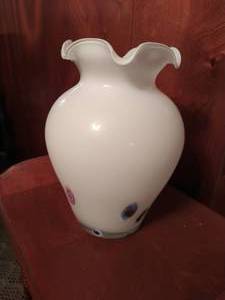 lot 24 image: Murano Vase Glass