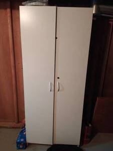 lot 40 image: White Storage Cabinet