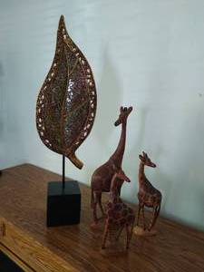 lot 60 image: Collection of Wildlife Dcor