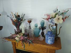 lot 61 image: Collection of Home Dcor
