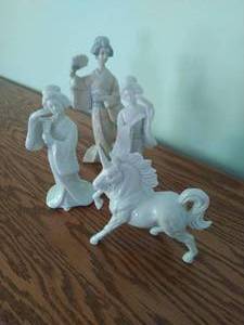 lot 62 image: Collection of Figurines
