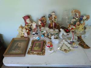 lot 65 image: Collection of Christmas Dcor
