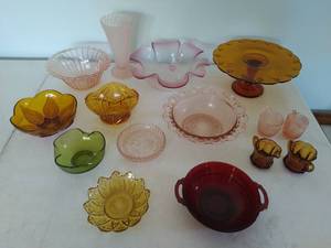 lot 69 image: Collection of Vintage Glassware
