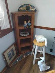 lot 75 image: Collection of Home Dcor and Furniture