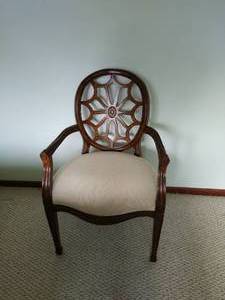 lot 103 image: Accent Chair