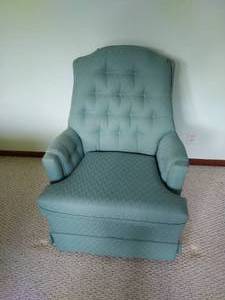 lot 105 image: Vintage Upholstered Swivel Chair