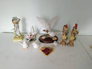 lot 110 image: Collection of Bird Dcor