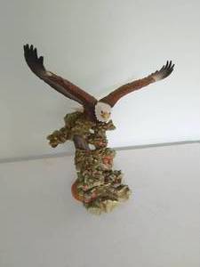 lot 111 image: Eagle Figurine