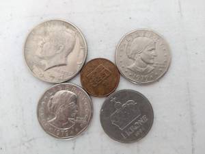 lot 117 image: Collection of Coins