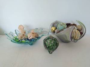 lot 124 image: Glass Centerpiece Dcor