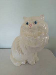 lot 125 image: Ceramic Cat