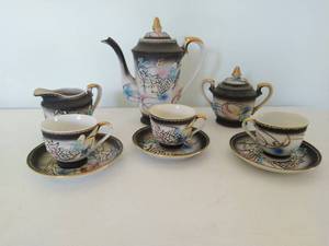 lot 132 image: Dragon ware Tea Set