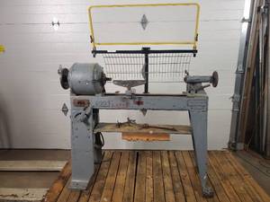 lot 6 image: Wood Turning Lathe