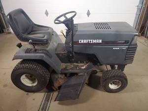 lot 22 image: Craftsman LT4000 Riding Lawnmower