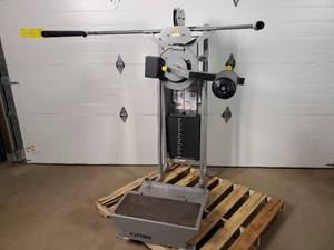 lot 11 image: Cybex Rotary Hip Weight  Fitness Machine