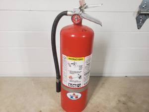 lot 20 image: Badger 10lb Dry Chemical Fire Extinguisher