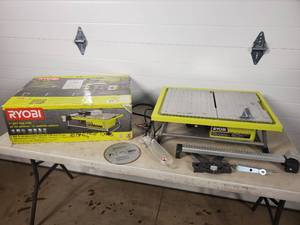 lot 34 image: Ryobi 7 inch Wet Tile Saw