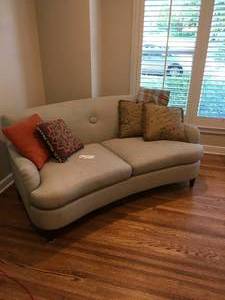 lot 1 image: Light Gray Loveseat