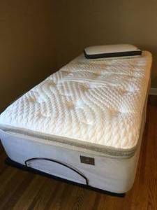 lot 4 image: Platform bed-frame, with twin mattress