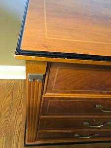 lot 5 image: Nightstands