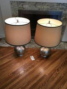 lot 7 image: Set of Lamps