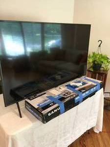 lot 23 image: Samsung 48 TV with Tilt Mount Bracket
