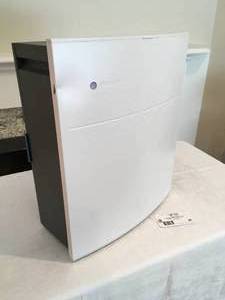 lot 26 image: Blueair Air Purifier