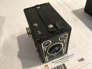 lot 106 image: Six-16 Brownie Junior Camera