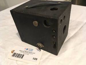 lot 109 image: Brownie Box Camera