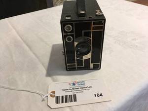 lot 104 image: Beau Brownie Camera