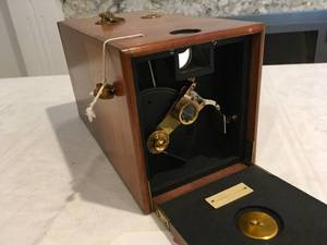 lot 118 image: Wooden Vintage Camera Equipment