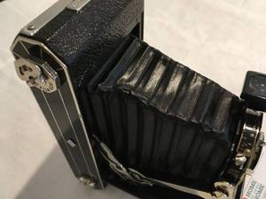 lot 121 image: Kodak SIX-16 Film 620 Camera