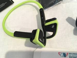 lot 147 image: Aftershokz Trekz Titanium Headphones