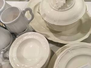 lot 153 image: Hallcraft Ironstone Dinnerware Set -Ivory
