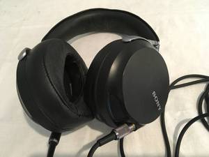 lot 178 image: Sony Headphones