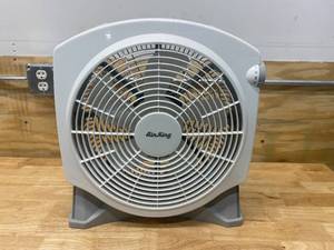 lot 53 image: AIR KING 14 windowfloor fan, 3 speed