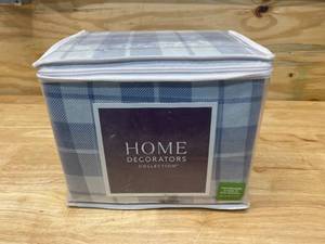 lot 55 image: HOME DECORATORS COLLECTION Cotton Flannel Sheet Set (King in Serenity Plaid)