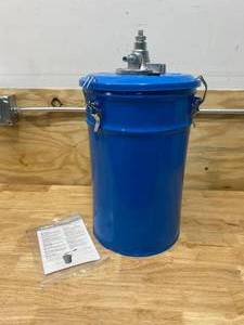 lot 99 image: WESTWARD Gear Oil Pump, Hand Operated Pump, 5 Gal.