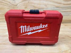 lot 104 image: MILWAUKEE Hole Dozer General Purpose Bi-Metal Hole Saw Set (9-Piece)