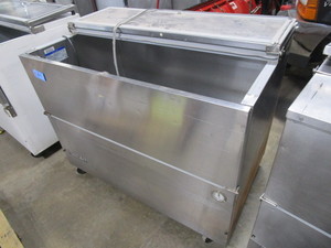 lot 211 image: BEVERAGE AIR MILK COOLER