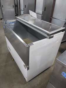 lot 212 image: BEVERAGE AIR MILK COOLER