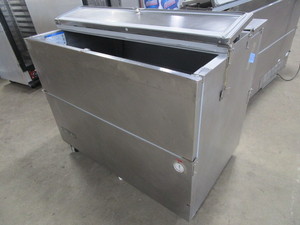 lot 213 image: BEVERAGE AIR MILK COOLER