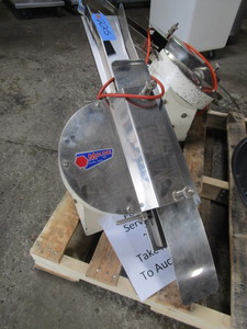 lot 225 image: MOLINE BUN SLICER