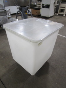 lot 264 image: 32 GALLON FOOD STORAGE CONTAINER
